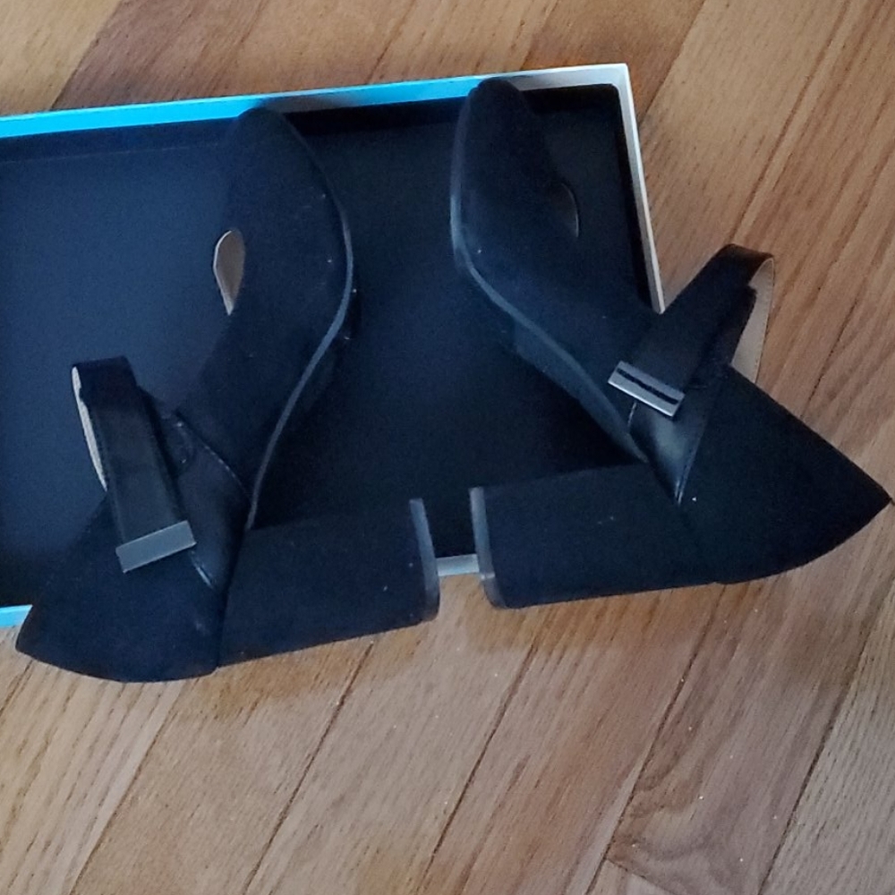 Shoes - Picture 2 of 3